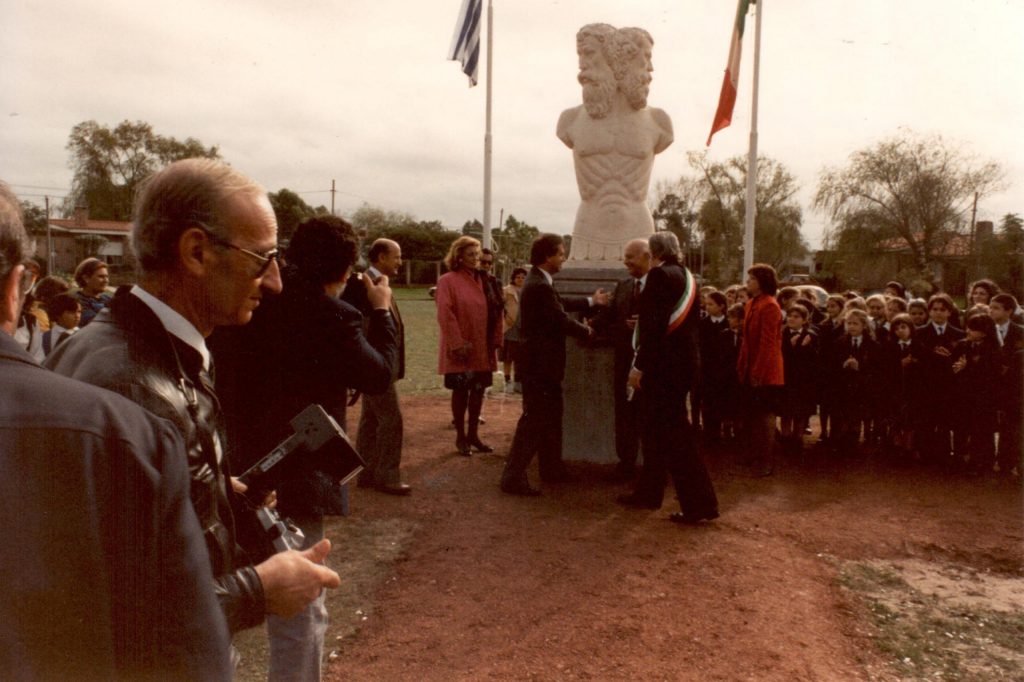 Inaugurazione monumento in Uruguay (1991)